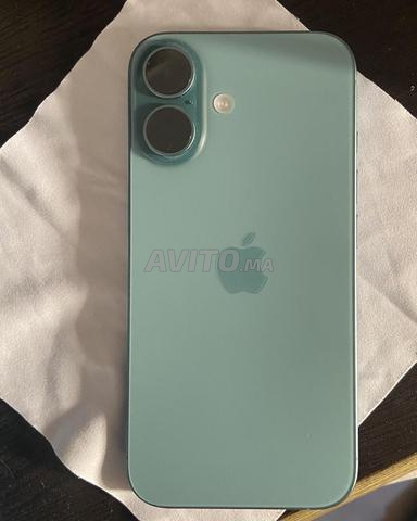 iPhone 16, 20 cycles, encore neuf, sans aucune rayure