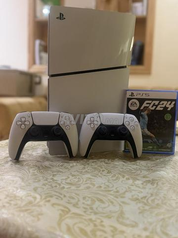 PS5 Slim Standard 1To 2 Manettes et FIFA - 2