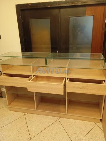 Comptoir meuble de rangement en bois avec vitrine - 2