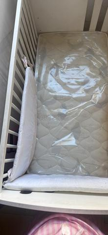 Un lit bébé KITEA 3 niveaux