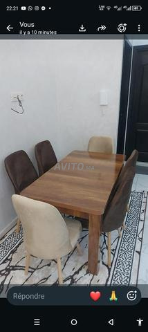 Table à vendre avec 6 chaises - 2