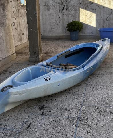 Kayak Vapor bleu en bon état. - 2