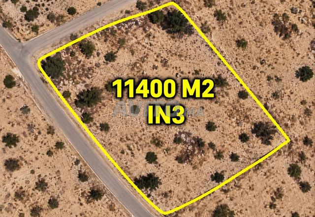 À vendre terrain industriel titré 11 400 m² avec 3 façades – Ouled Teima