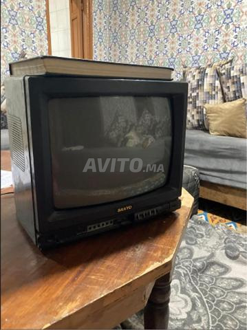 Petite télévision en bon état à vendre - 2