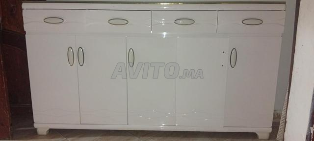 Élégante armoire blanche avec tiroirs et portes à vendre - 2