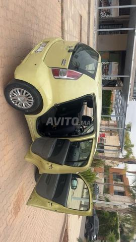 دايهاتسو YRV بنزين يدوية 2010 في مراكش - 2