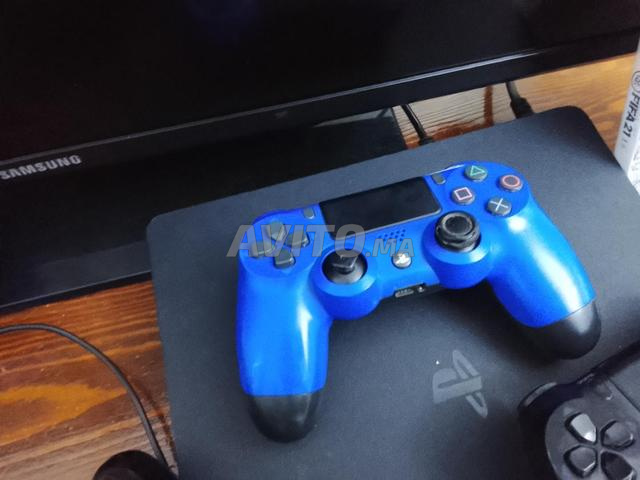 PS4 slim avec 2 manettes originales - 2