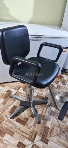 Deux fauteuils de coiffure en bon état. Contactez via WhatsApp - 2