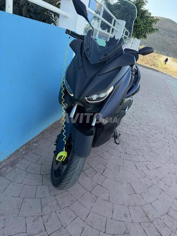 Xmax 300 modèle 2019 douane 2023 - 2