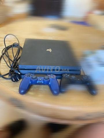 Playstation 4 Pro originale avec 2 manettes et sa boîte d'origine. - 2