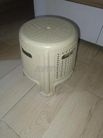 Chaise en plastique beige à vendre - 2
