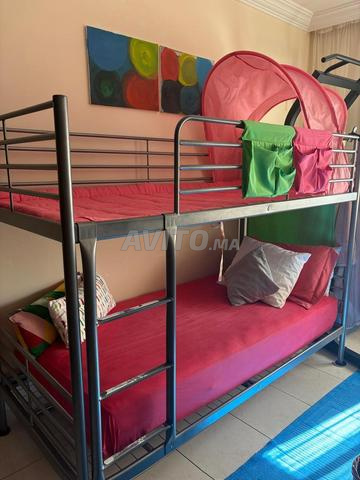 Lit superposé IKEA avec 2 matelas et 2 lampes