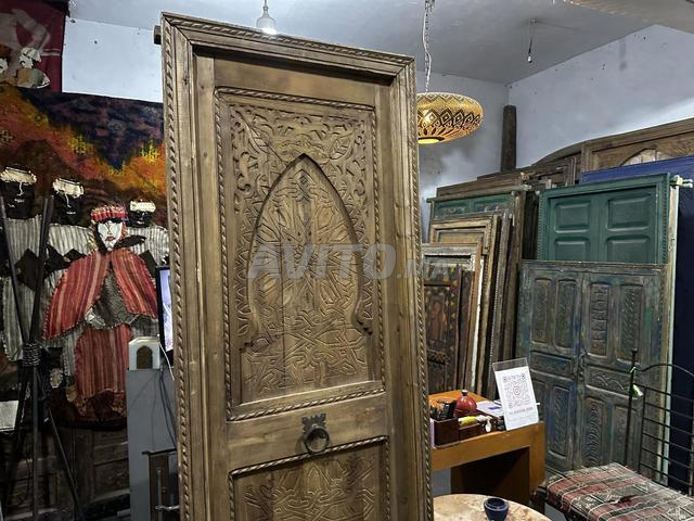باب خشبي مصمت بسيط منحوت يدوياً حسب الطلب - 2