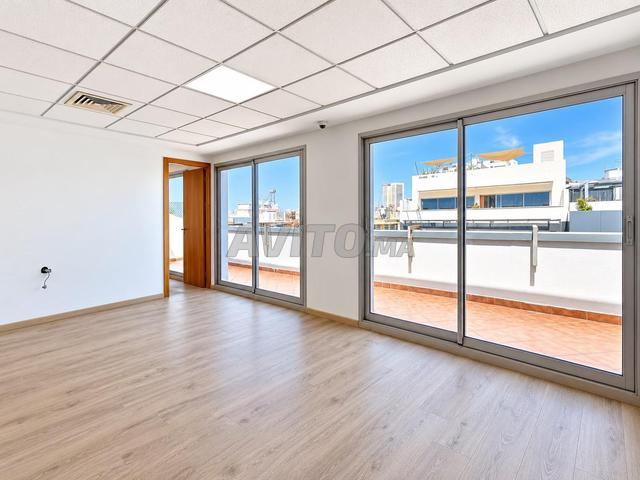 PLATEAU DE BUREAU 122M QUARTIER PALMIER - 2