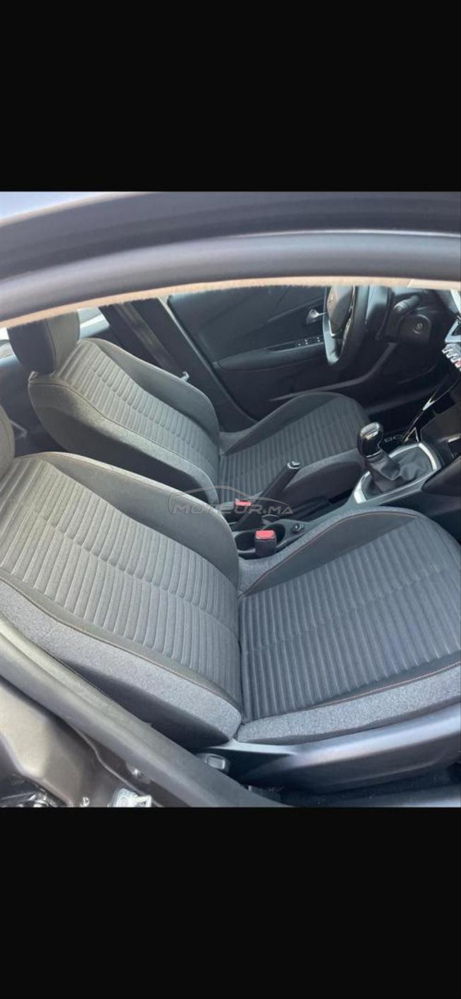 Peugeot 208 active pack 1er main