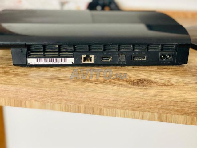 PS3 Super Slim flashée avec une manette - 2
