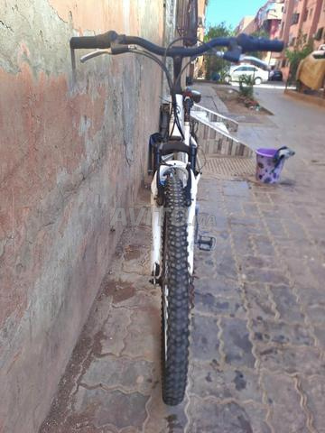 Vélo de l'étranger, tout fonctionne. Prix ferme. - 2