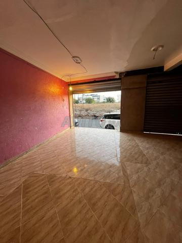 À LOUER – MAGASIN SUR ROUTE PASSANTE - 2