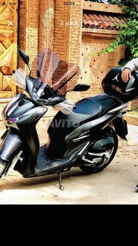 Moto modèle 22 dédouane 23 propre - 2