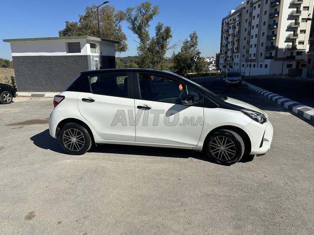 Toyota Yaris Essence Manuelle 2018 à Tanger - 2