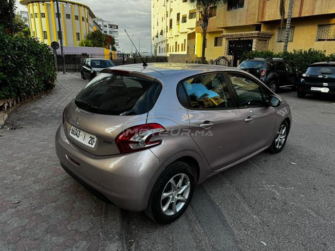 Peugeot 208 essence 