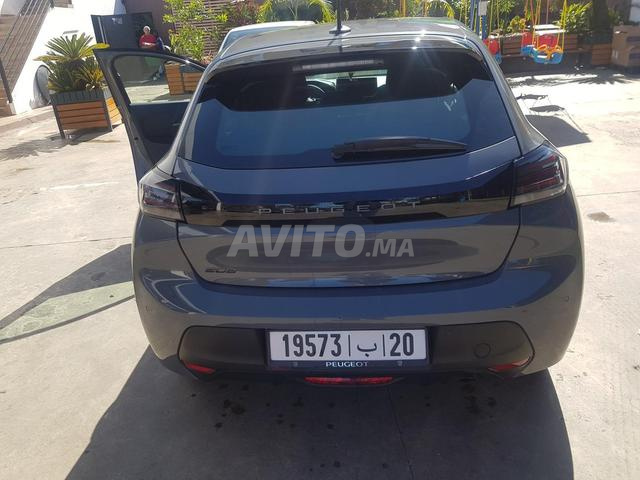 Peugeot 208, modèle 2024, 37000 km, 6 CV - 2