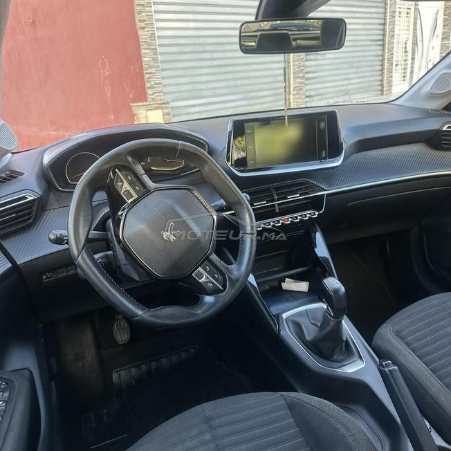 Peugeot 208 noir 