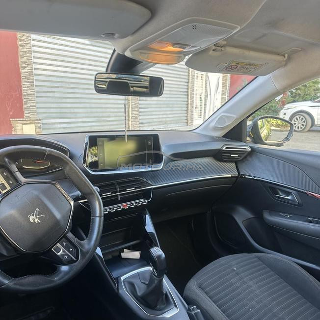Peugeot 208 noir 