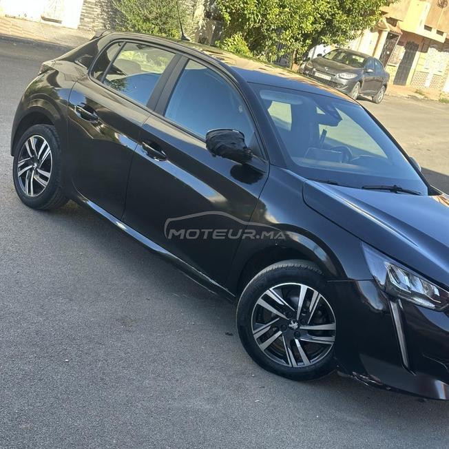 Peugeot 208 noir 