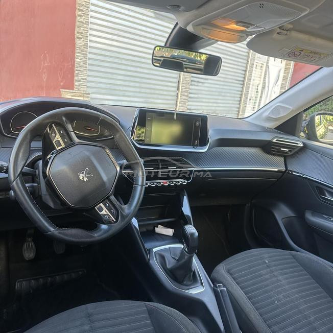 Peugeot 208 noir 