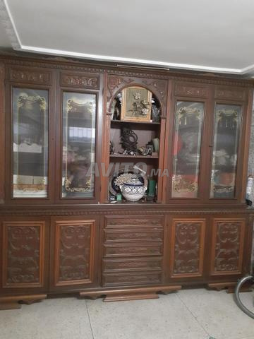 خزانة عرض خشبية إيطالية