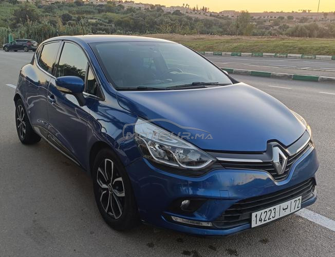 voiture est en très bon état à vendre 