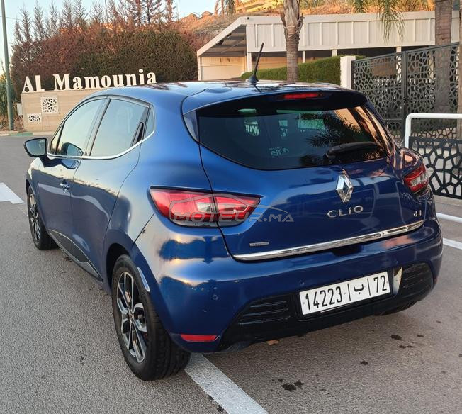 voiture est en très bon état à vendre 