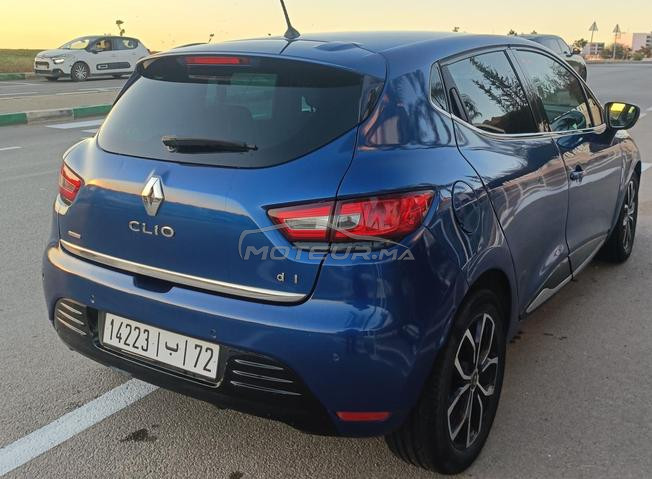 voiture est en très bon état à vendre 