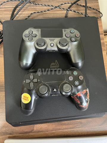 PS4 1T avec deux manettes et 7 jeux - 2