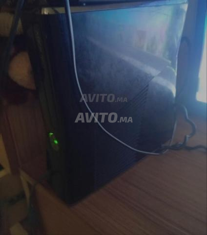 Xbox 360 avec disque dur 250 Go et 27 jeux, 2 manettes - 2
