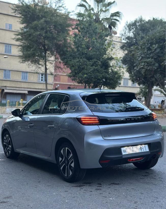 Peugeot  208