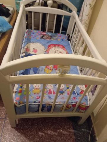 Lit bébé avec matelas, encore neuf