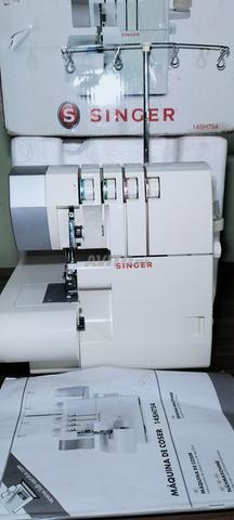 Machine à coudre sergeuse Singer