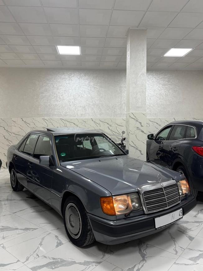MERCEDES BENZ W124 200D 