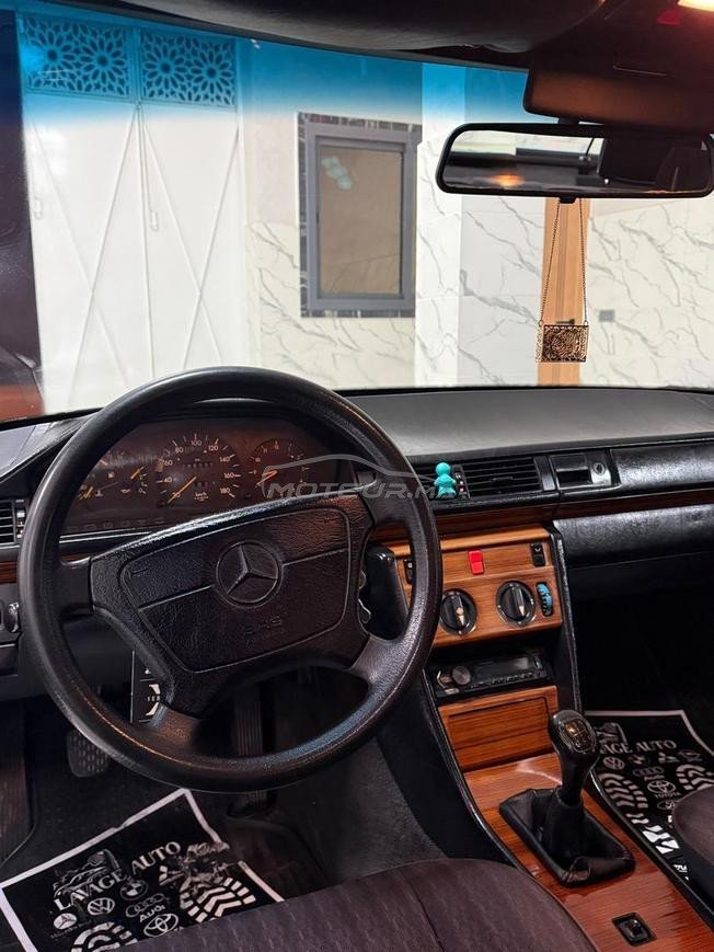 MERCEDES BENZ W124 200D 