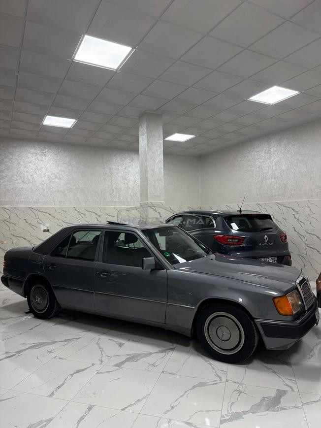 MERCEDES BENZ W124 200D 