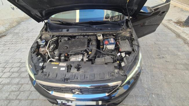  Peugeot 308 modèle 2020 en excellent état 