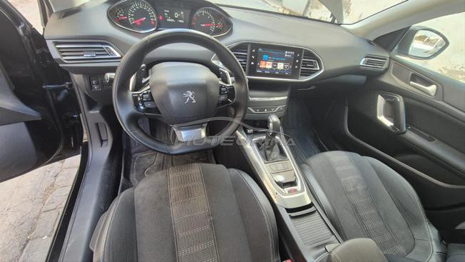  Peugeot 308 modèle 2020 en excellent état 
