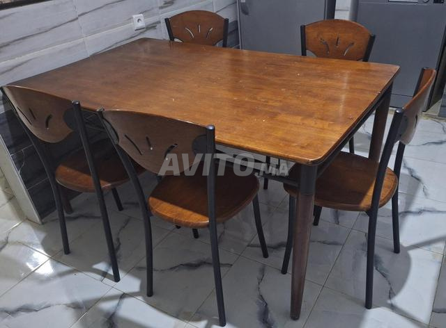 Table de cuisine et chaises - 2