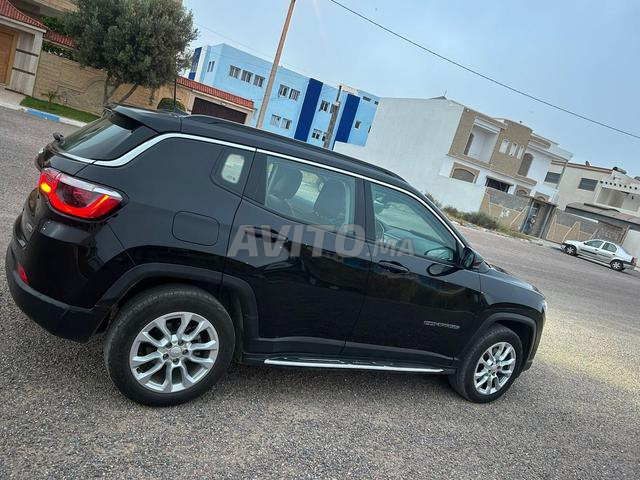 Jeep Compass modèle 2021 kilométrage 90 mille - 2