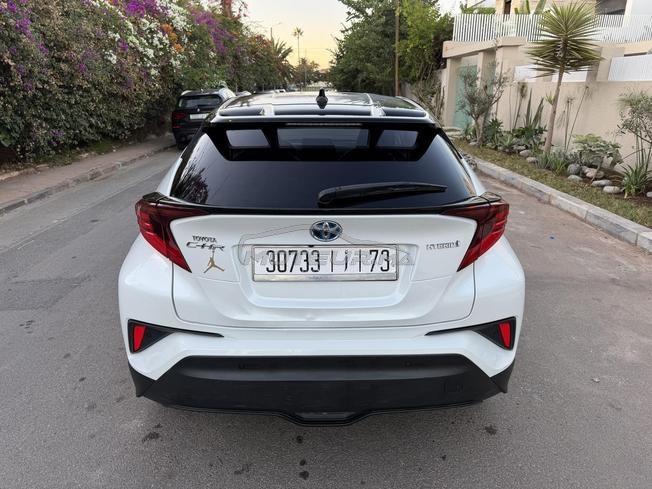  à vendre Toyota CHR hybride essence 