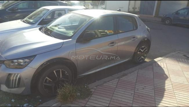  Peugeot 208 très bon état tout options 