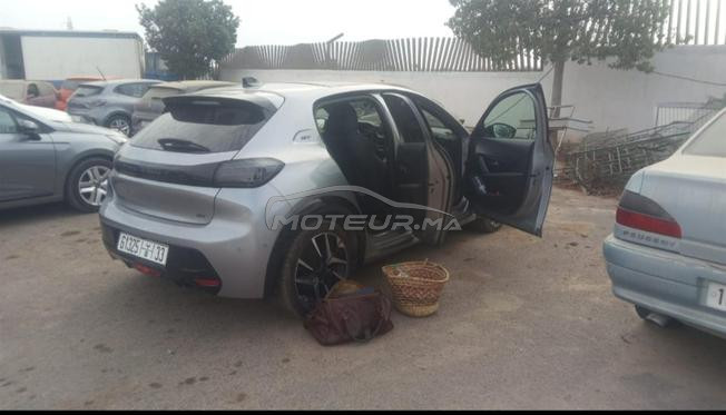  Peugeot 208 très bon état tout options 
