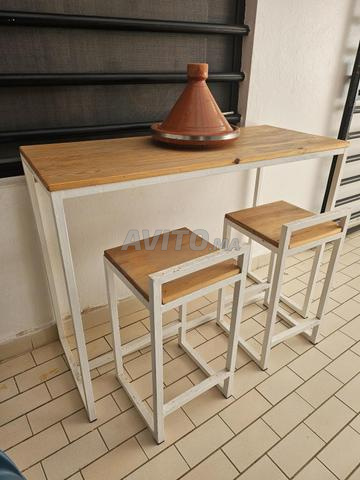 Table haute avec 2 tabourets